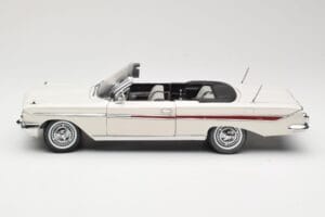 Chevrolet Impala Kabrioletas Baltas Sun Star 1:18 3405 Metalas - nuotrauka 4 iš 8