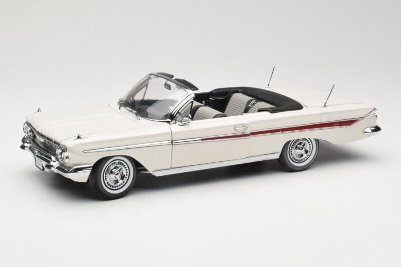Chevrolet Impala Kabrioletas Baltas Sun Star 1:18 3405 Metalas
