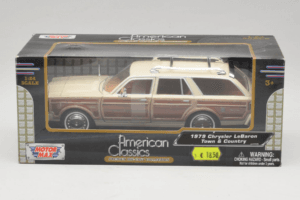 Chrysler LeBaron Town & Country Smėlio Motormax 1:24 MM7331BG Metalas