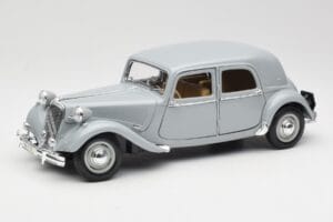 Citroen 15CV 6 Cyl Pilkas Maisto 1:18 50313 Metalas