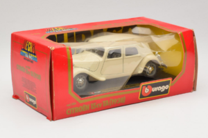 Citroen 15CV Traction Avant Smėlio Bburago 1:24 1501-B1 Metalas - nuotrauka 2 iš 3