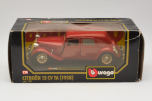 Citroen 15CV TA Raudonas Bburago 1:24 1501 Metalas