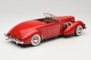 Cord 812 Kabrioletas Raudonas American Muscle 1:18 32158 Metalas - nuotrauka 3 iš 8