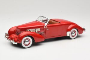 Cord 812 Kabrioletas Raudonas American Muscle 1:18 32158 Metalas