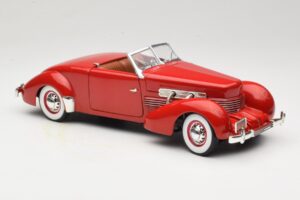 Cord 812 Kabrioletas Raudonas American Muscle 1:18 32158 Metalas - nuotrauka 6 iš 8