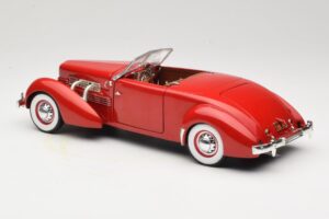 Cord 812 Kabrioletas Raudonas American Muscle 1:18 32158 Metalas - nuotrauka 7 iš 8