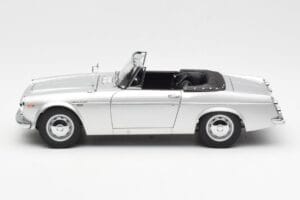 Datsun Fairlady 2000 SR311 Roadster Sidabrinis AUTOart 1:18 77432 Metalas - nuotrauka 4 iš 8