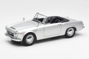Datsun Fairlady 2000 SR311 Roadster Sidabrinis AUTOart 1:18 77432 Metalas