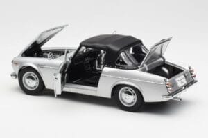 Datsun Fairlady 2000 SR311 Roadster Sidabrinis AUTOart 1:18 77432 Metalas - nuotrauka 5 iš 8