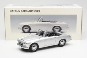 Datsun Fairlady 2000 SR311 Roadster Sidabrinis AUTOart 1:18 77432 Metalas - nuotrauka 8 iš 8