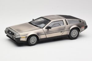 DeLorean DMC-12 LK Sidabrinis Sun Star 1:18 2701 Metalas