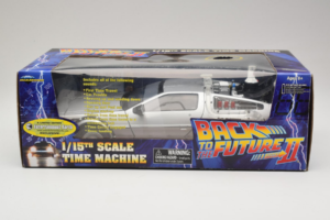 DeLorean DMC-12 Time Machine Back to the Future II Diamond 1:15 210123 Metalas