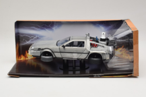 DeLorean DMC-12 Time Machine Back to the Future II Jada 1:24 253255021 Metalas