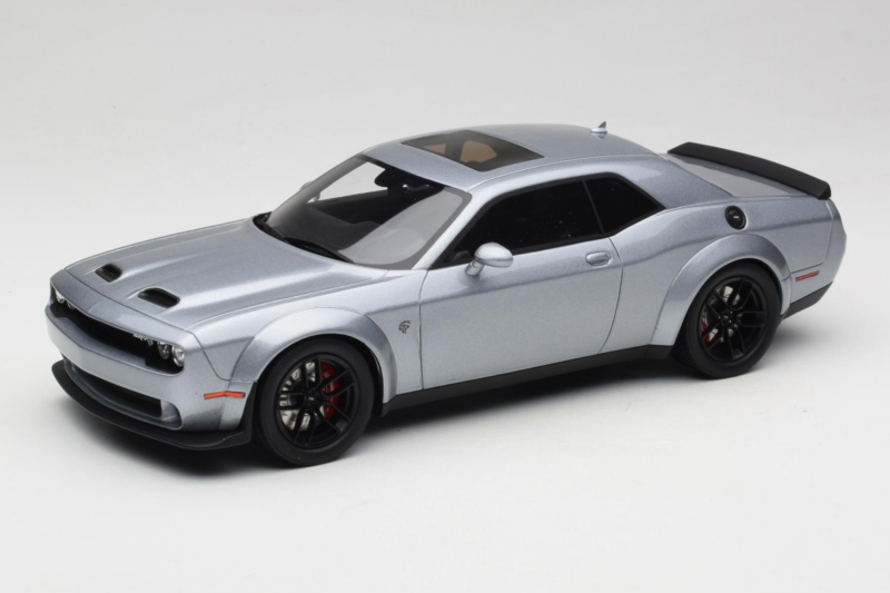 Dodge Challenger SRT Hellcat Redeye Sidabrinis GT Spirit 1:18 GT226 Derva