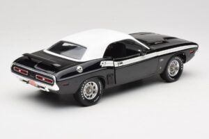 Dodge Challenger R/T Juodas & Baltas ERTL 1:18 36549 Metalas - nuotrauka 3 iš 8