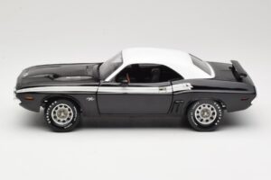 Dodge Challenger R/T Juodas & Baltas ERTL 1:18 36549 Metalas - nuotrauka 4 iš 8