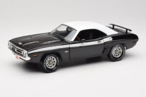 Dodge Challenger R/T Juodas & Baltas ERTL 1:18 36549 Metalas