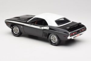 Dodge Challenger R/T Juodas & Baltas ERTL 1:18 36549 Metalas - nuotrauka 7 iš 8