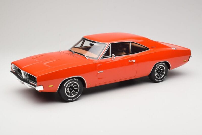 Dodge Charger Hemi Oranžinis Otto 1:12 G060 Derva