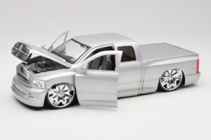 Dodge Ram Tuned Sidabras Jada 1:18 63162-SM Metalas - nuotrauka 2 iš 8