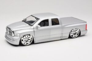 Dodge Ram Tuned Sidabras Jada 1:18 63162-SM Metalas
