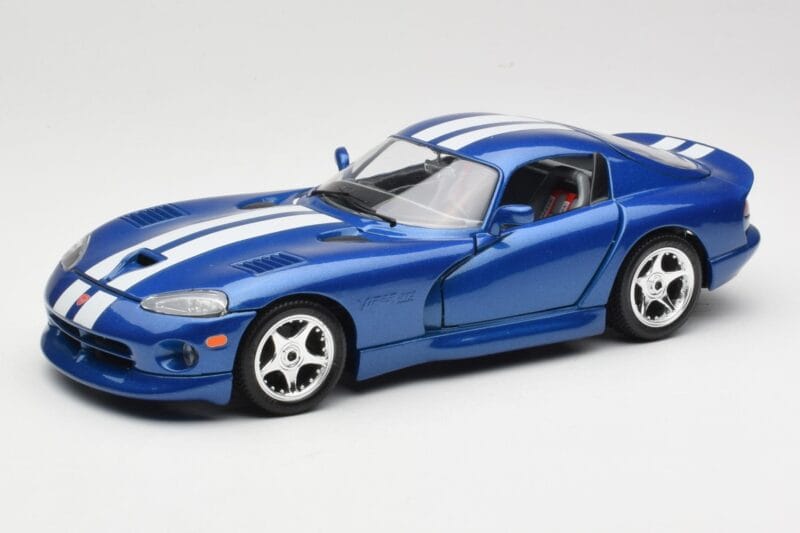 Dodge Viper GTS SR II Mėlynas su Baltais Dryžiais Bburago 1:18 3330 Metalas