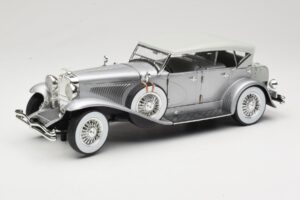 Duesenberg SJ Sidabrinis GreenLight 1:18 13525 Metalas