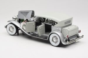 Duesenberg SJ Sidabrinis GreenLight 1:18 13525 Metalas - nuotrauka 5 iš 8