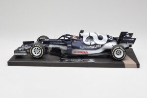 AlphaTauri AT02 #22 Y. Tsunoda Bahrain GP 2021 Minichamps 1:18 117210122 Metalas