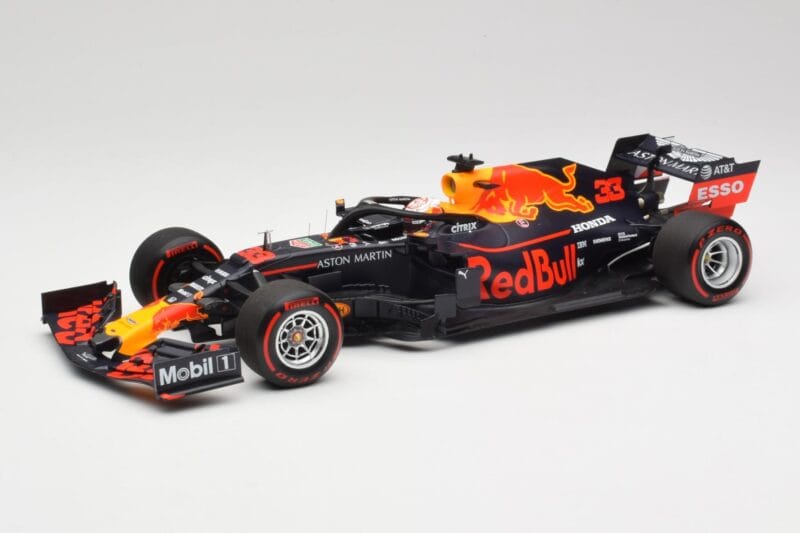 Aston Martin Red Bull Racing RB15 #33 M. Verstappen F1 2019 Minichamps 1:18 110190033 Metalas