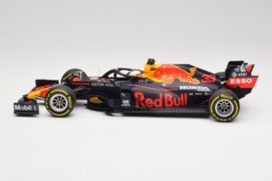 Aston Martin Red Bull Racing RB16 #33 M. Verstappen Abu Dhabi GP Winner 2020 Minichamps 1:18 110201733 Metalas - nuotrauka 3 iš 7