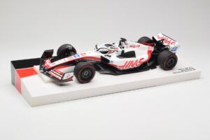 Haas VF-22 #20 K. Magnussen Pole Position Brazil GP 2022 Minichamps 1:18 147222120 Metalas - nuotrauka 2 iš 7