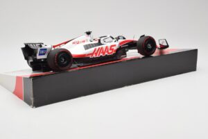 Haas VF-22 #20 K. Magnussen Pole Position Brazil GP 2022 Minichamps 1:18 147222120 Metalas - nuotrauka 3 iš 7