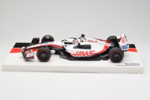 Haas VF-22 #20 K. Magnussen Pole Position Brazil GP 2022 Minichamps 1:18 147222120 Metalas