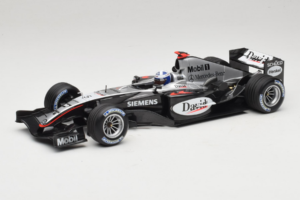 McLaren MP4/19 Mercedes D. Coulthard F1 2004 Minichamps 1:18 530041805 Metalas