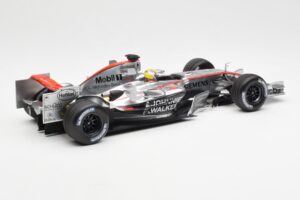 McLaren Mercedes MP4-21 #4 J.P. Montoya F1 2006 Minichamps 1:18 530061804 Metalas - nuotrauka 2 iš 6