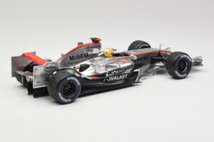 McLaren MP4-25 Mercedes #2 L. Hamilton Showcar 2010 Minichamps 1:18 110100006-R1 Metalas - nuotrauka 2 iš 6