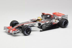 McLaren MP4-25 Mercedes #2 L. Hamilton Showcar 2010 Minichamps 1:18 110100006-R1 Metalas