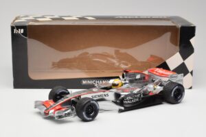 McLaren MP4-25 Mercedes #2 L. Hamilton Showcar 2010 Minichamps 1:18 110100006-R1 Metalas - nuotrauka 6 iš 6