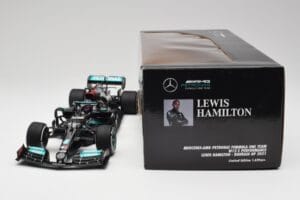 Mercedes AMG W12 #44 L. Hamilton Bahrain GP 2021 Minichamps 1:18 110210144 Metalas - nuotrauka 7 iš 7