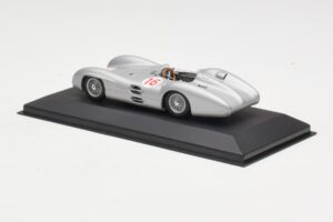 Mercedes W196 Streamliner #16 J.M. Fangio GP Italy Winner 1954 Minichamps 1:43 432543016 Metalas - nuotrauka 3 iš 4