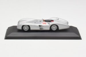Mercedes W196 Streamliner #16 J.M. Fangio GP Italy Winner 1954 Minichamps 1:43 432543016 Metalas