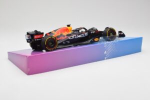 Red Bull Racing RB18 #1 M. Verstappen Winner Miami GP 2022 Minichamps 1:18 113220501 Metalas - nuotrauka 3 iš 7