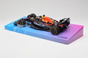 Red Bull Racing RB18 #1 M. Verstappen Winner Miami GP 2022 Minichamps 1:18 113220501 Metalas - nuotrauka 5 iš 7
