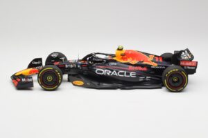 Oracle Red Bull Racing RB18 #11 S. Perez Abu Dhabi GP 2022 Minichamps 1:18 110222211 Metalas - nuotrauka 3 iš 7