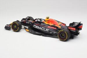 Oracle Red Bull Racing RB18 #11 S. Perez Abu Dhabi GP 2022 Minichamps 1:18 110222211 Metalas - nuotrauka 5 iš 7