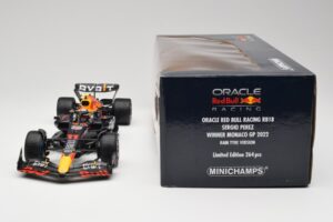 Oracle Red Bull Racing RB18 #11 S. Perez Monaco GP Winner Rain Tyre Version 2022 Minichamps 1:18 110222711 Metalas - nuotrauka 6 iš 7