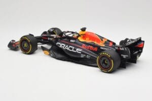 Oracle Red Bull Racing RB19 #1 M. Verstappen Winner Abu Dhabi GP 2023 Minichamps 1:18 110232301 Metalas - nuotrauka 5 iš 7