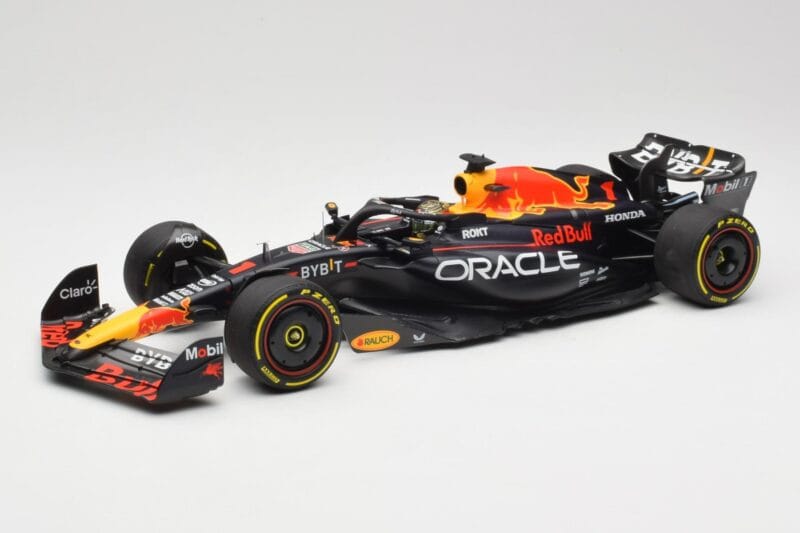 Oracle Red Bull Racing RB19 #1 M. Verstappen Winner Abu Dhabi GP 2023 Minichamps 1:18 110232301 Metalas