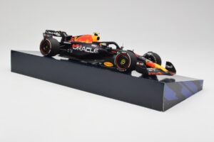 Red Bull Racing RB19 #11 S. Perez Winner Saudi Arabian GP 2023 Minichamps 1:18 113230111 Metalas - nuotrauka 4 iš 6